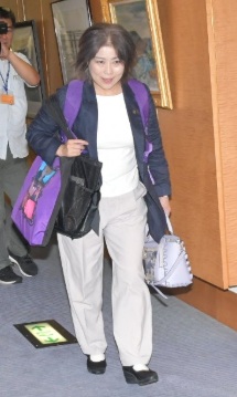 登庁する田久保市長の写真