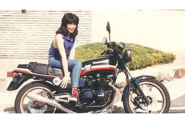 バイクに乗る高市早苗さん２