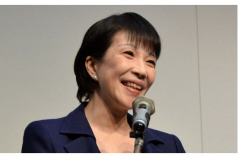 笑顔で話す高市早苗さんの写真